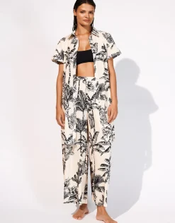 Legend Beach Shirt - Cream and Black
